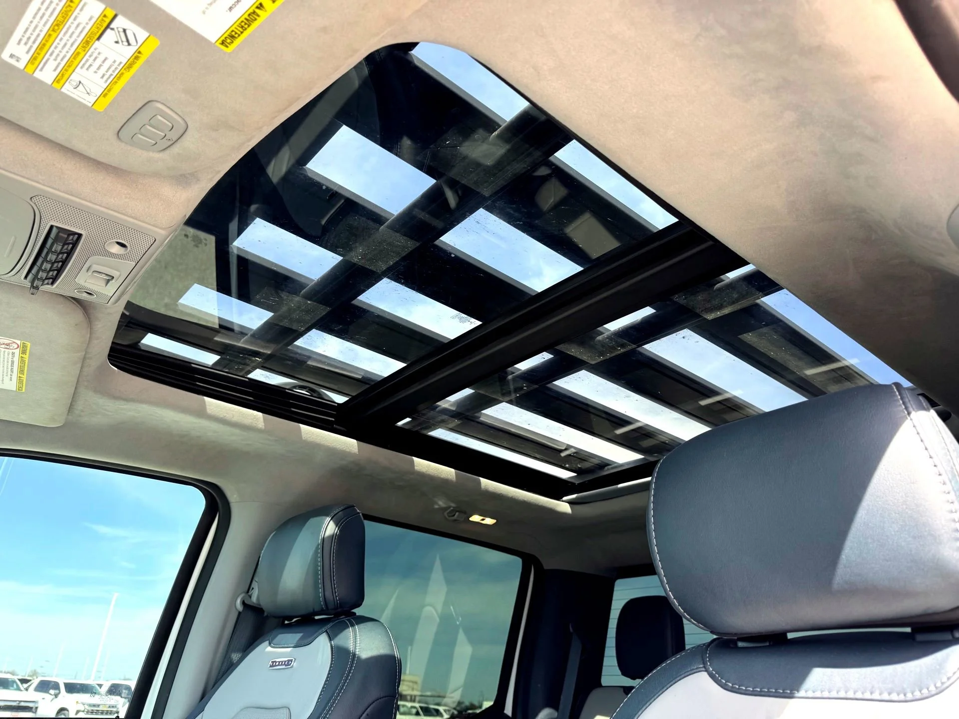 Used 2022  Ford Limited image 16