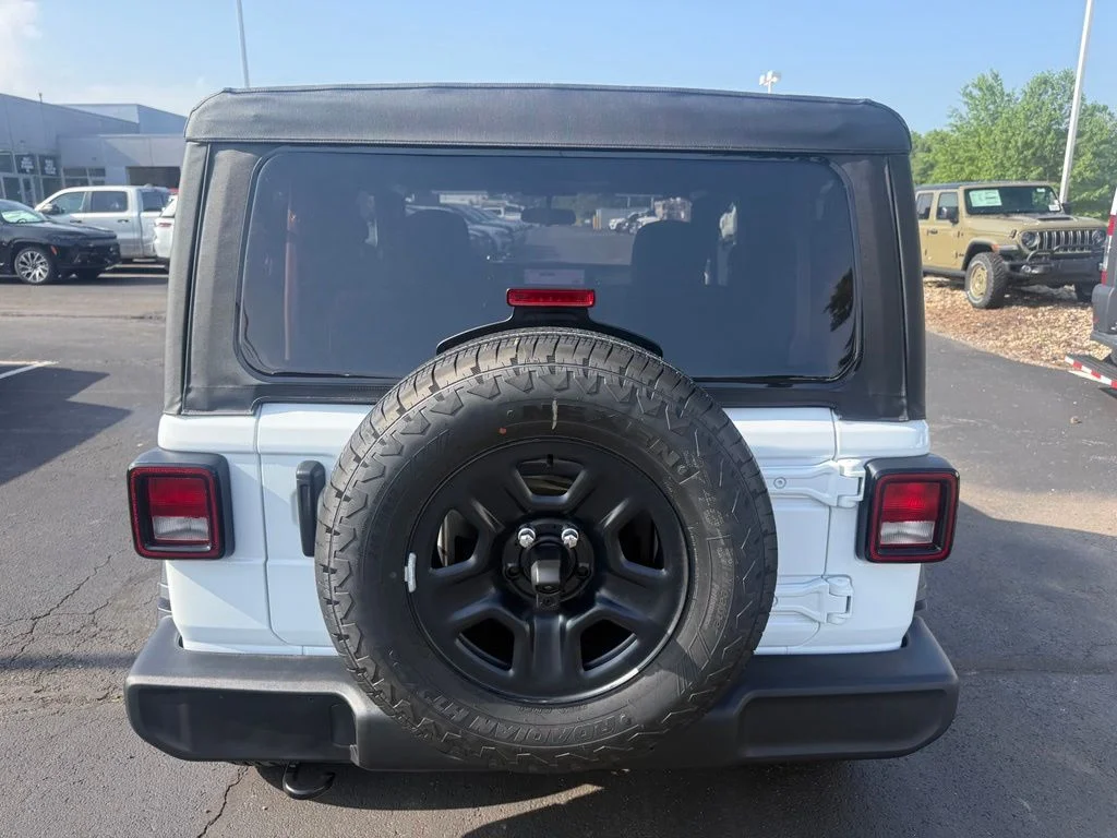 New 2026 Bright White Clear-Coat Exterior Paint Jeep Sport image 5