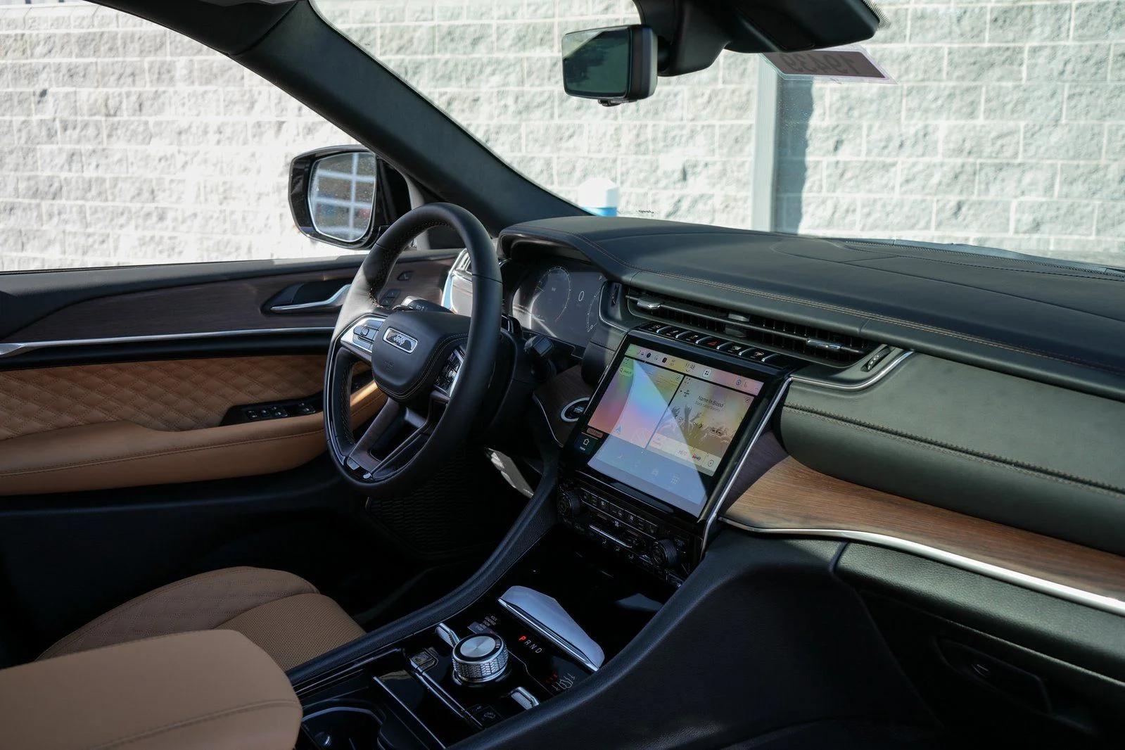 Used 2025 Gray Jeep Summit image 39