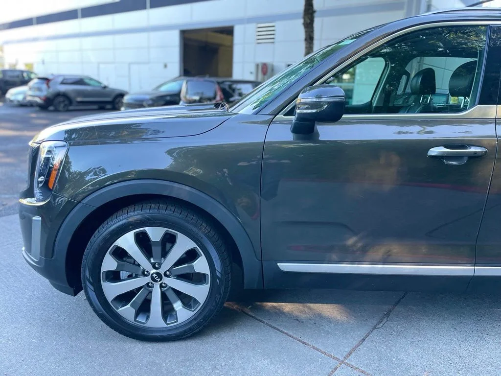 Used 2020 Dark Moss Kia S image 8