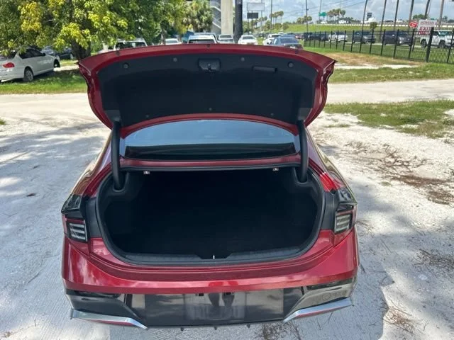 Used 2025 Ultimate red Hyundai SEL image 7