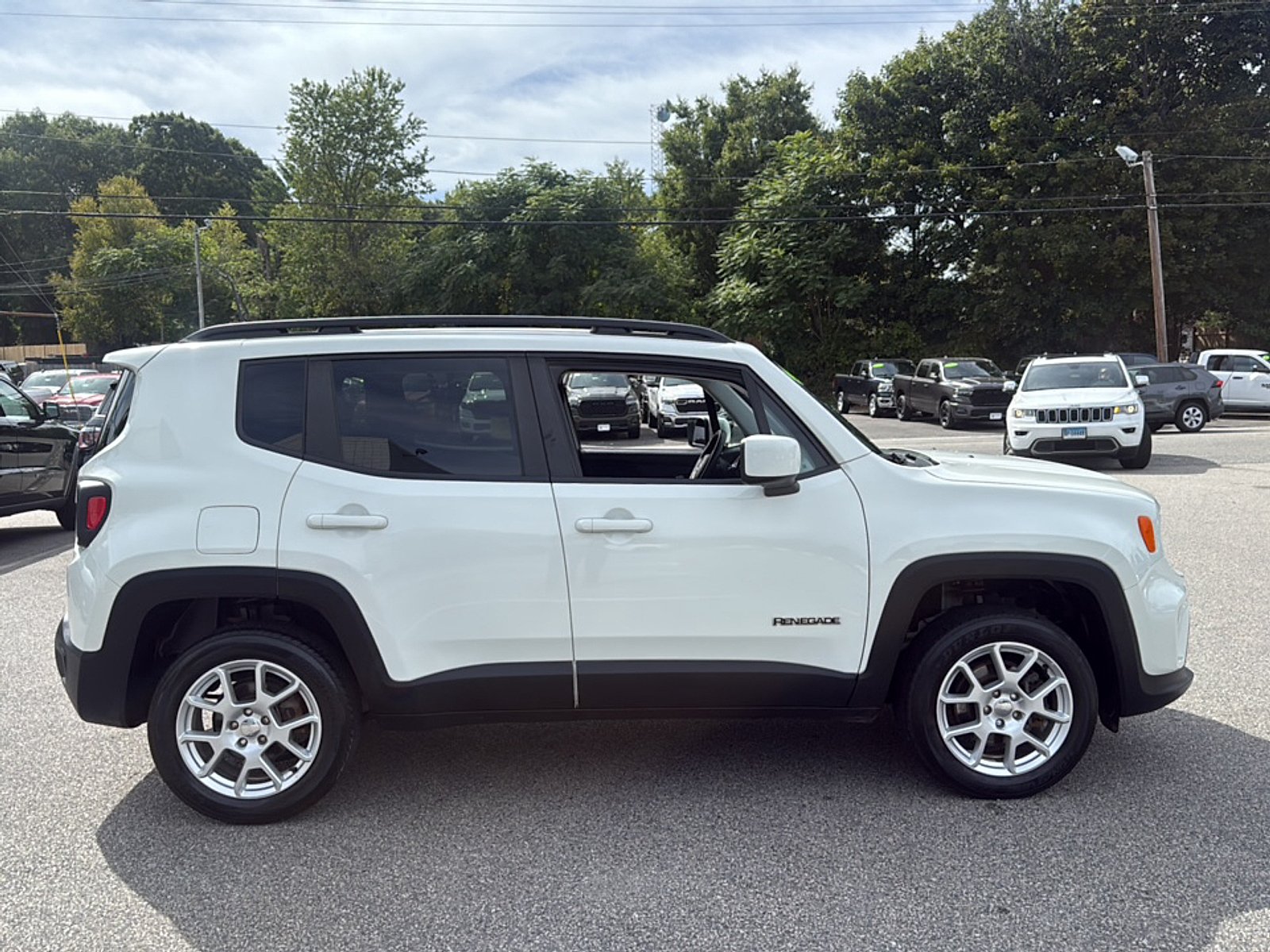 Certified Used 2020 Alpine White Clearcoat Jeep Latitude 4x4 image 4