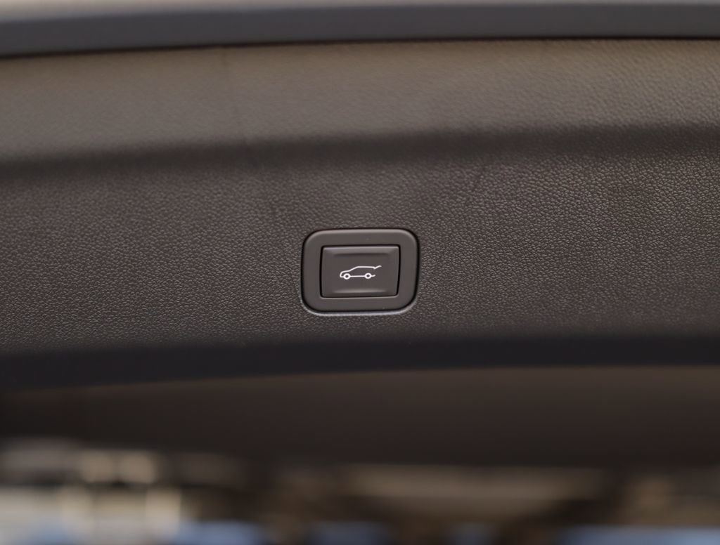 2026 GMC Yukon Denali - Photo 36