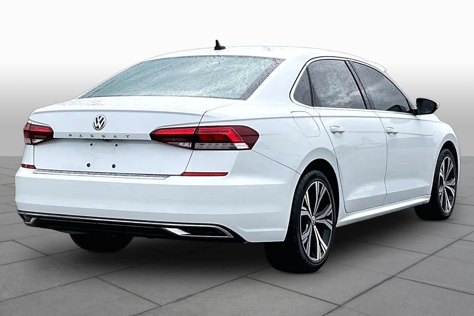 Used 2022 Pure White Volkswagen 2.0T SE image 12