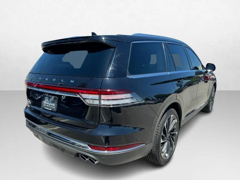 Used 2023 Infinite Black Metallic Clearcoat Lincoln Reserve AWD image 5