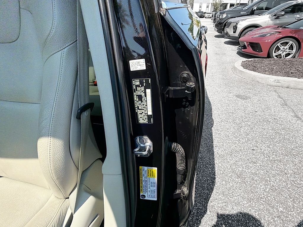 Used 2019 Black Volvo T5 Momentum image 35