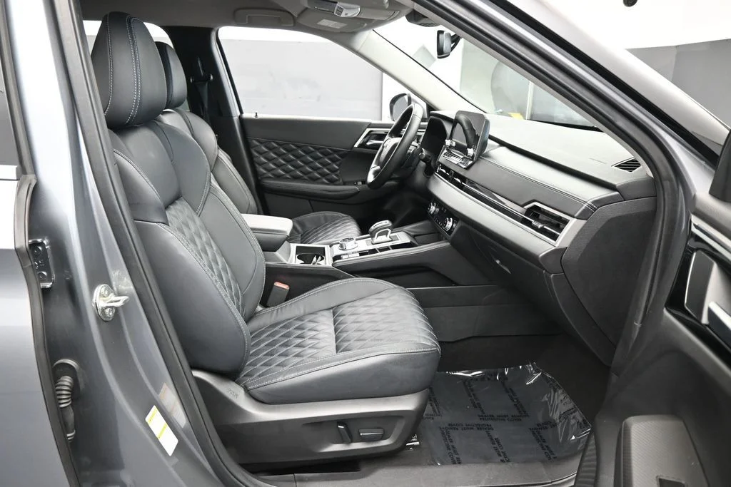 Used 2022 Silver Mitsubishi SEL image 41