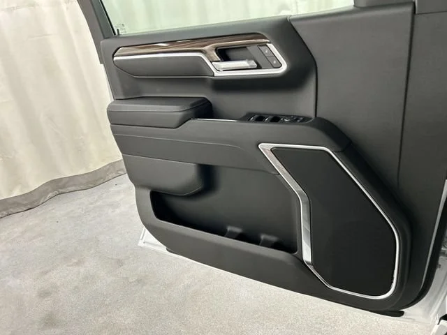 New 2026 Summit White Chevrolet LT image 21