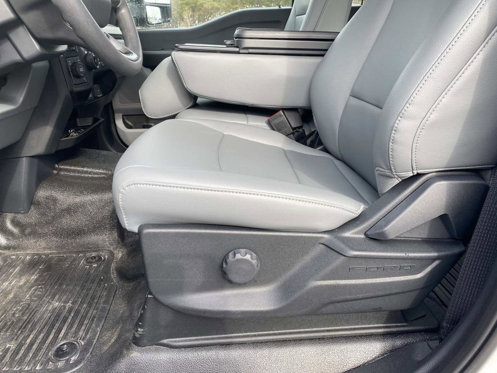 New 2026 Oxford White Ford F-450® XL image 15