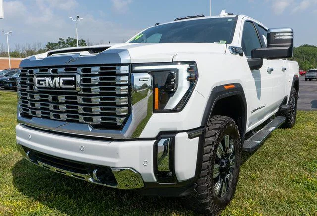 Used 2024 White GMC Denali image 2