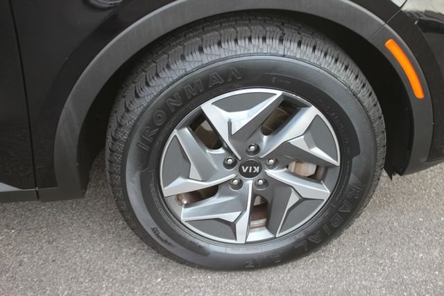 Used 2021 Black Kia S image 35