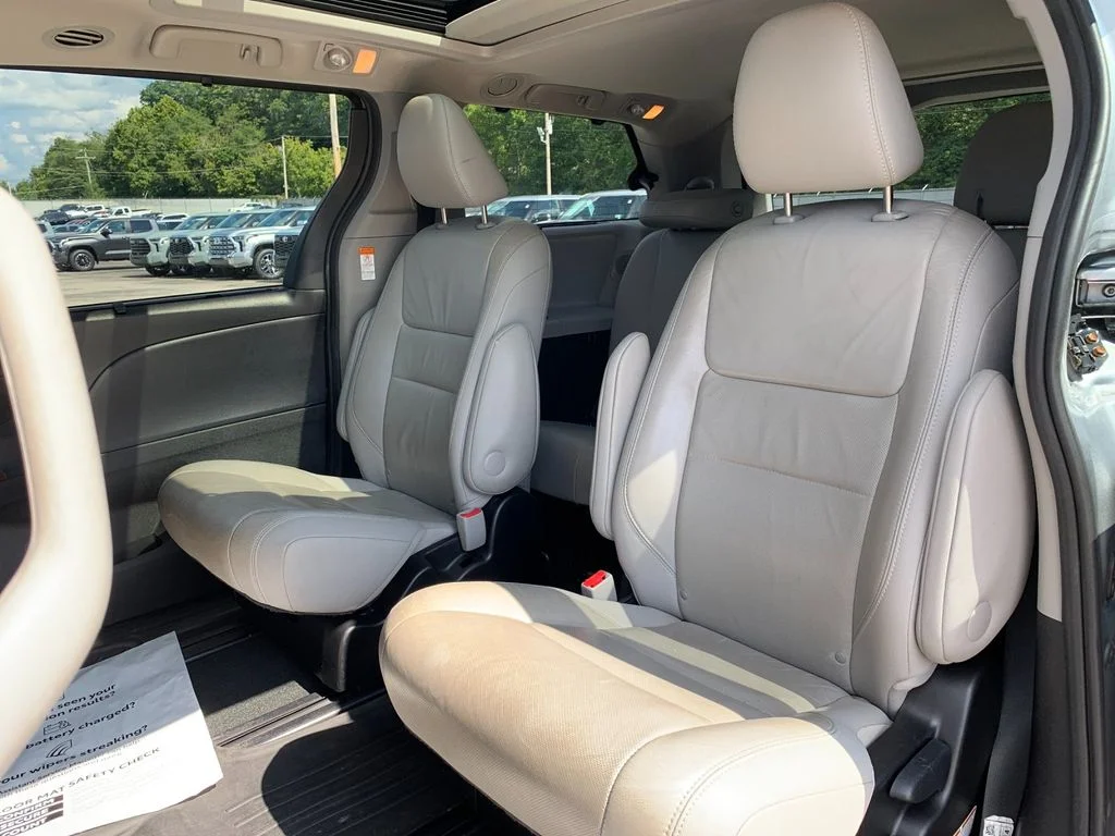 Used 2017 Silver Toyota Limited Premium image 14