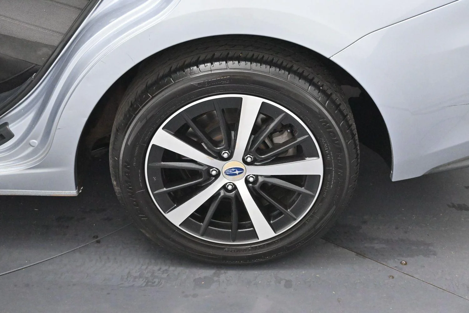 Used 2019 Ice Silver Metallic Subaru Premium image 27