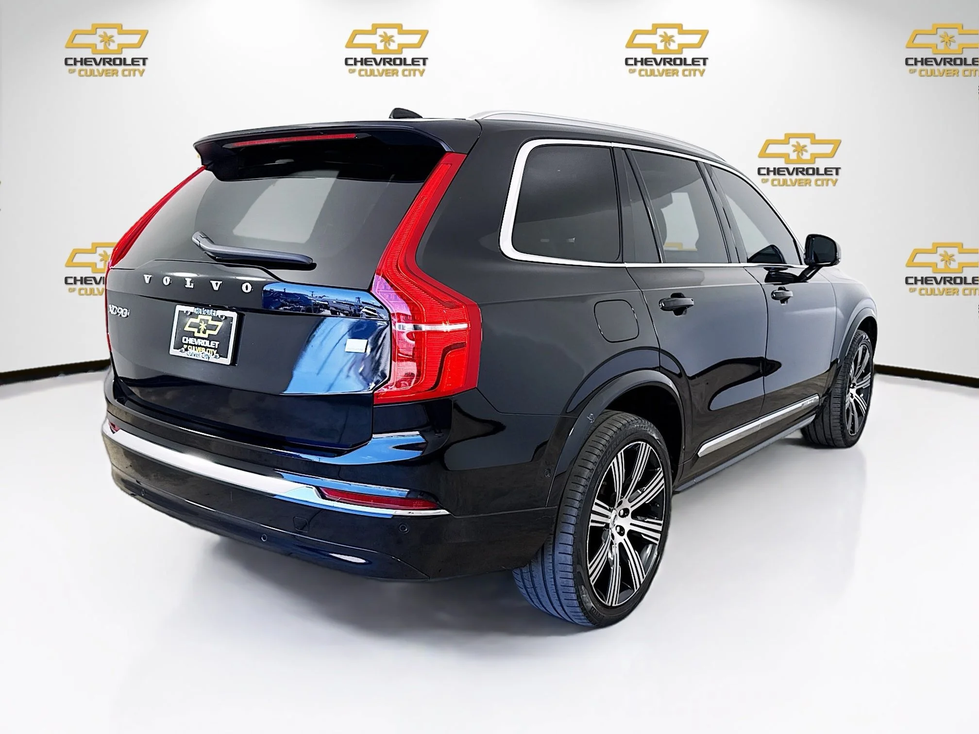 Used 2024 Black Raven Volvo Ultimate Bright Theme image 8