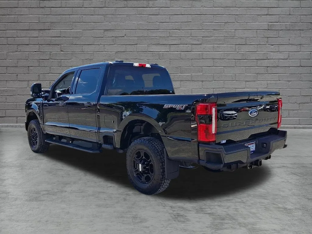 Used 2023  Ford XL image 8