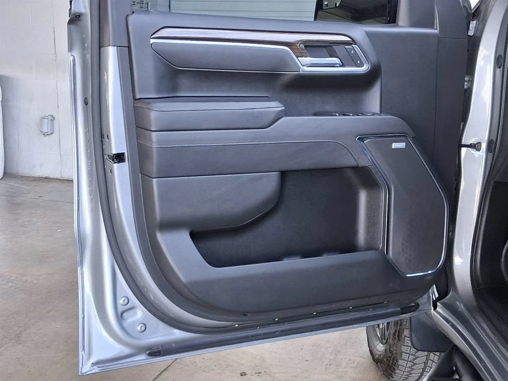 Used 2025 Sterling Gray Metallic Chevrolet LT Trail Boss image 17