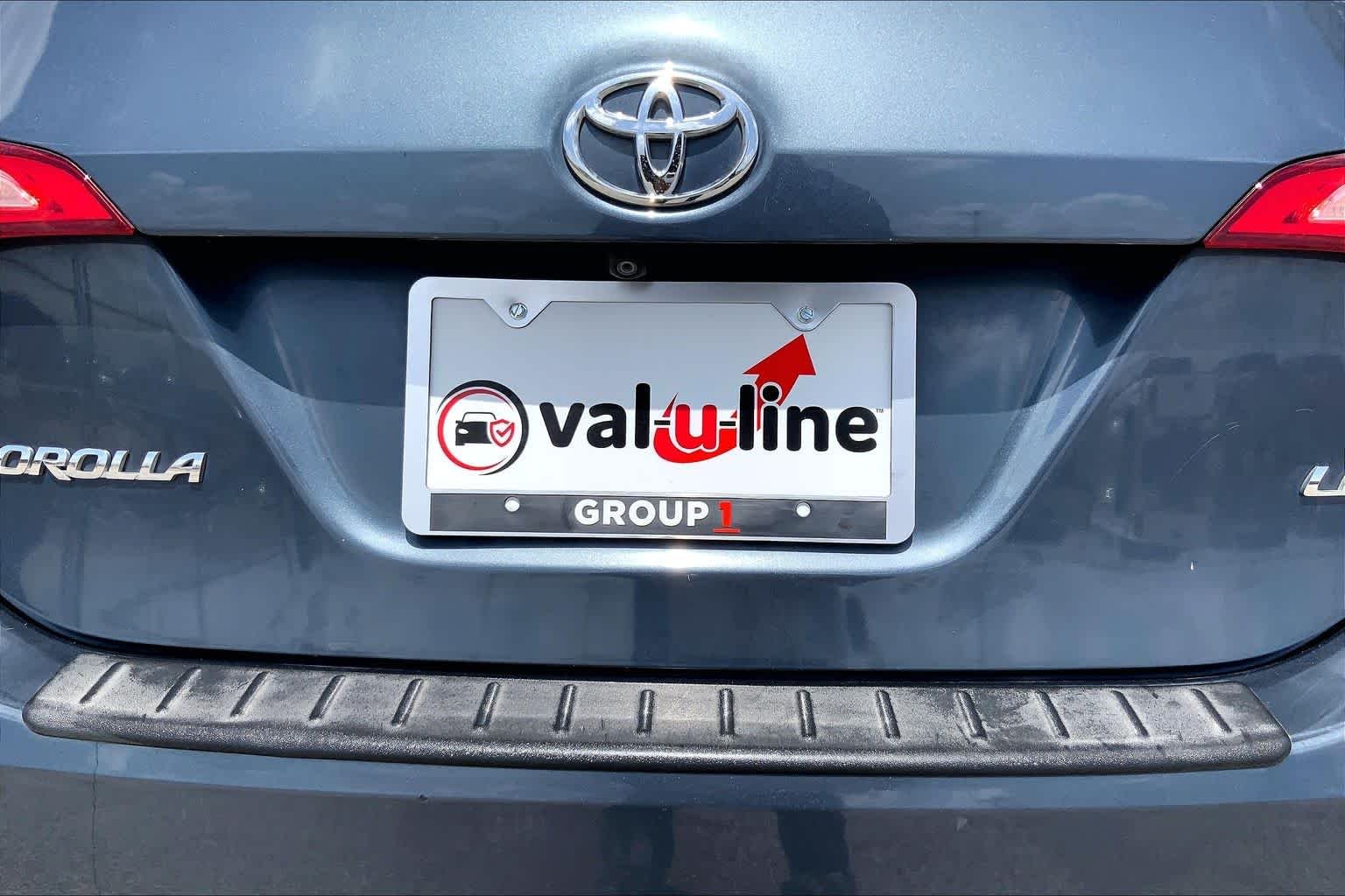 Used 2018 Slate Metallic Toyota LE image 10
