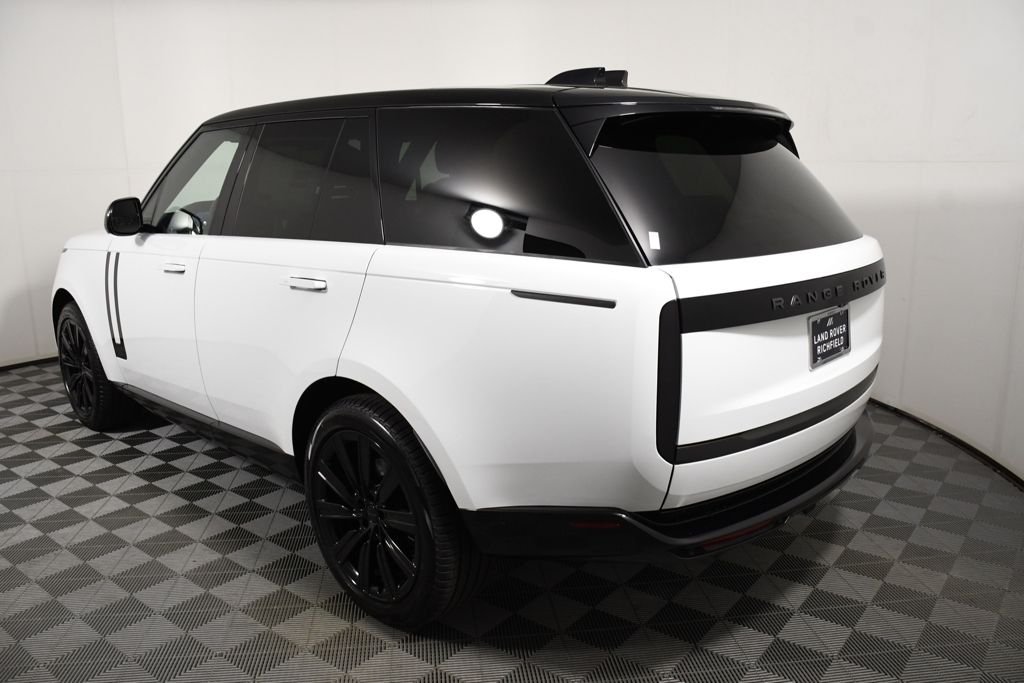 New 2026 Fuji White Land Rover SE image 4