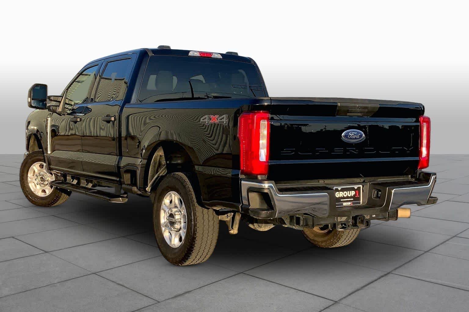 Used 2025 Agate Black Metallic Ford F-250 Pickup XLT image 12