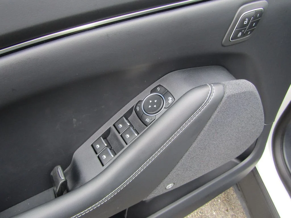 Used 2025 Star White Ford Premium image 18