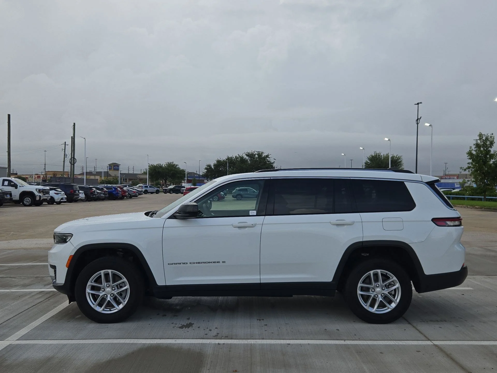Used 2023 Bright White Clearcoat Jeep Laredo image 6