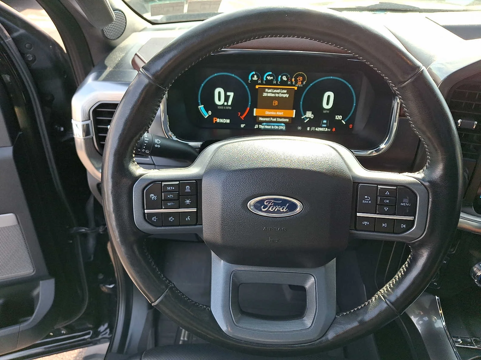 Used 2023 Agate Black Metallic Ford LARIAT image 20