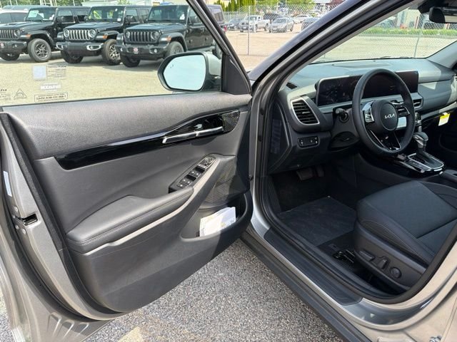 New 2026 Gray Kia EX image 10