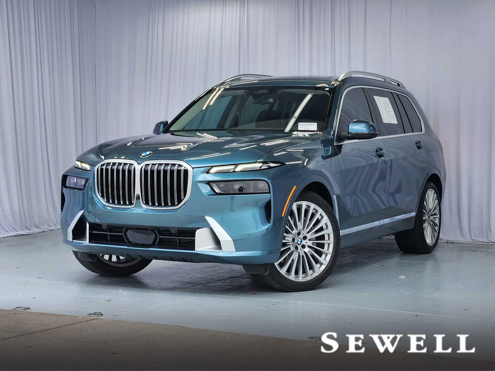 2025 BMW X7 xDrive40i's photo