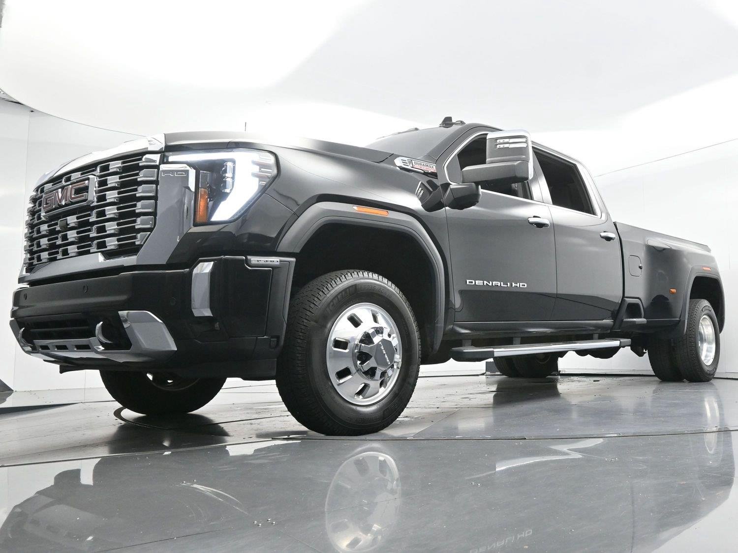 Used 2024 Onyx Black GMC Denali image 44