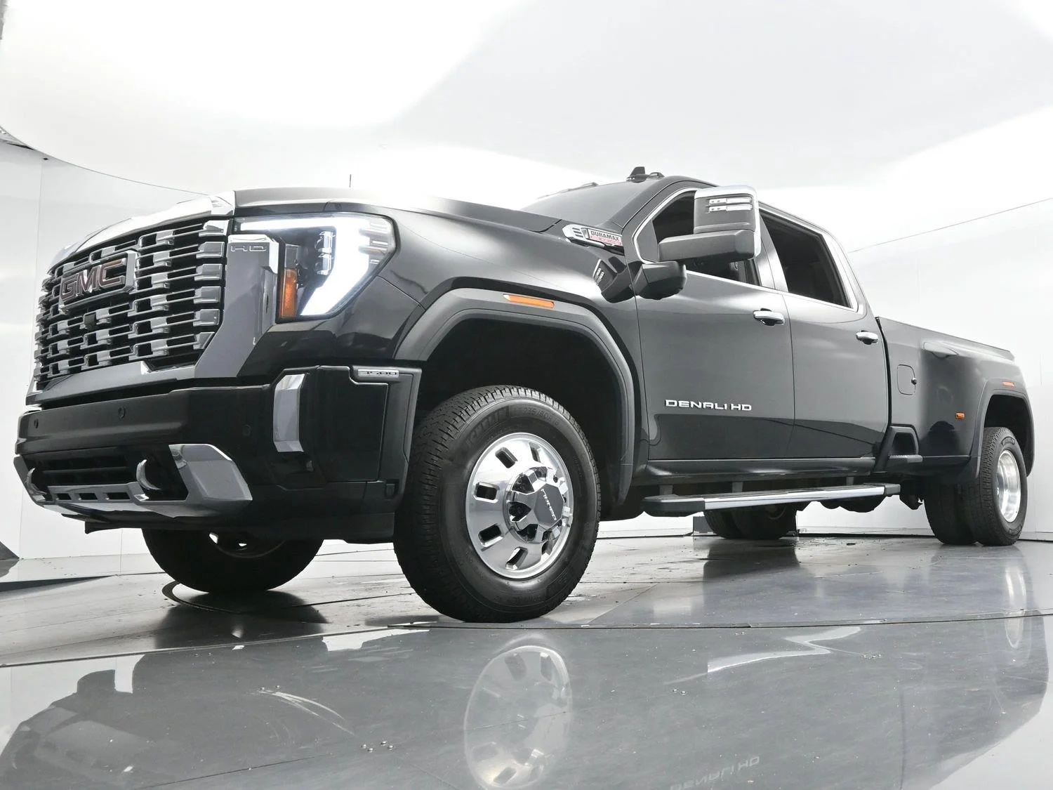 Used 2024 Onyx Black GMC Denali image 44