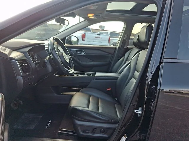 Used 2021 Black Nissan SV image 13