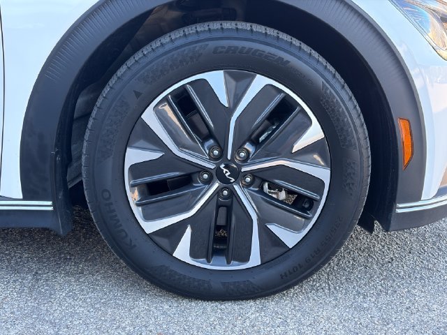 Certified Used 2024 Snow White Pearl Kia Light image 13