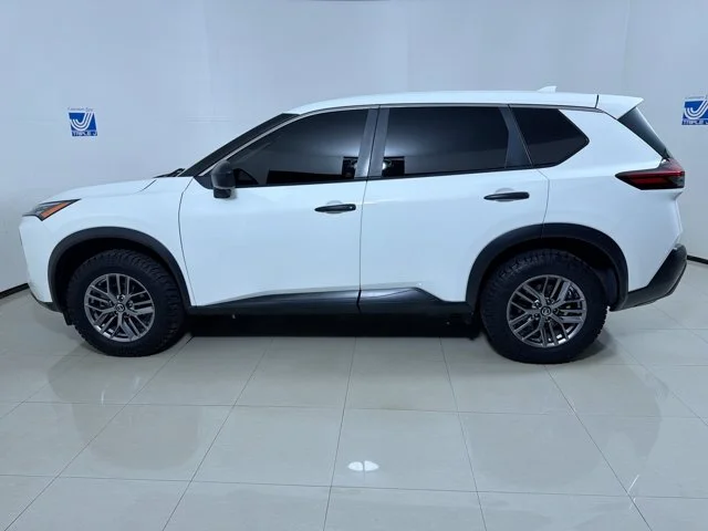 Used 2021 White Nissan S image 5