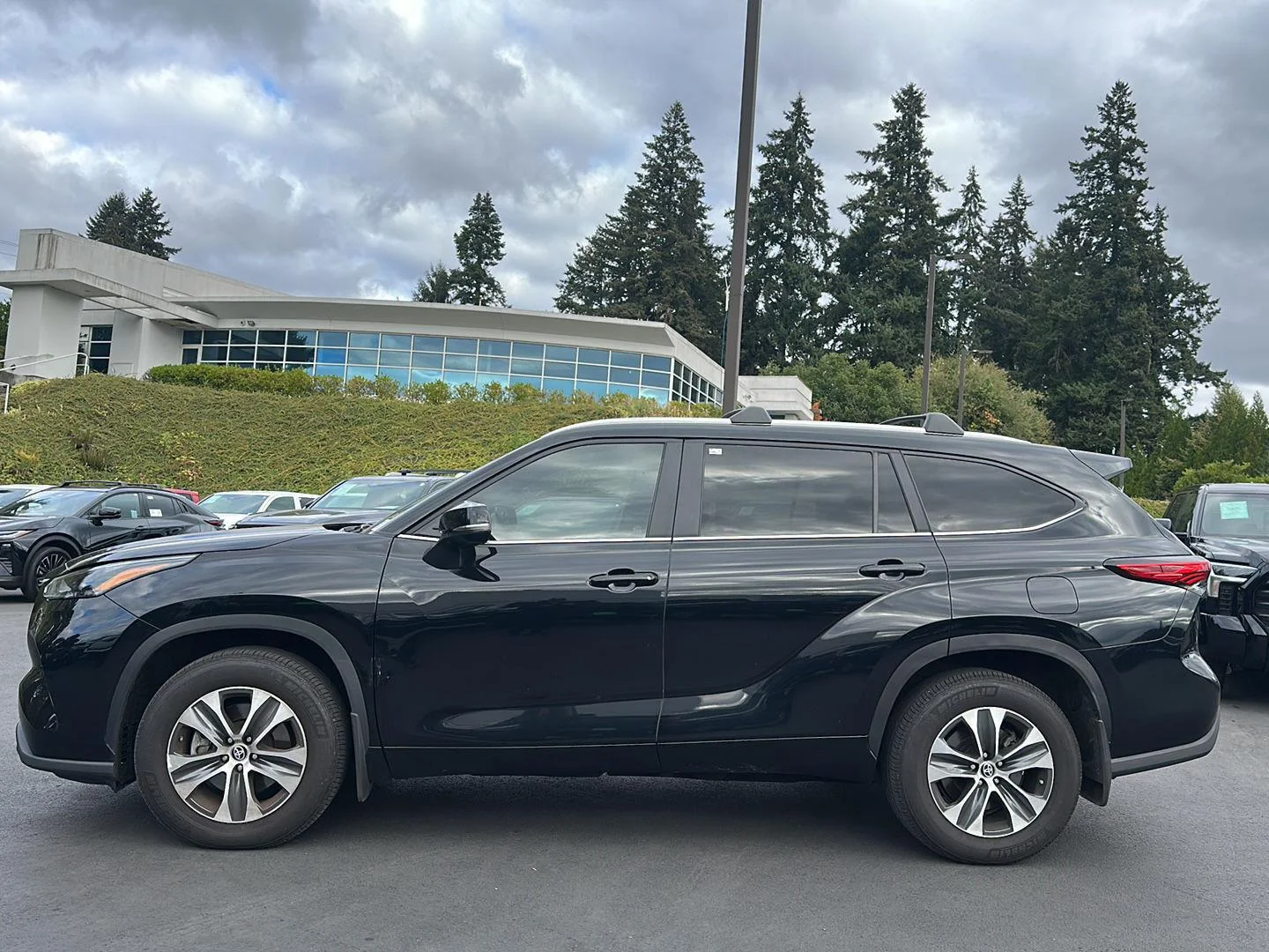 Used 2023 Midnight Black Metallic Toyota XLE image 6