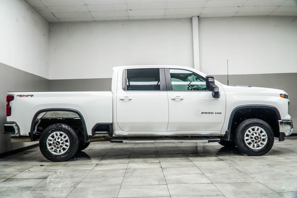 Used 2025 White Chevrolet LT image 6