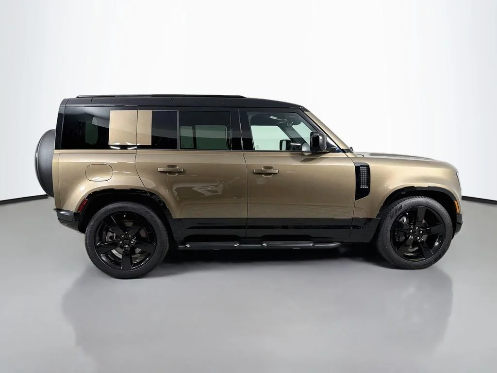 2026 Land Rover Defender X-Dynamic SE - Photo 4