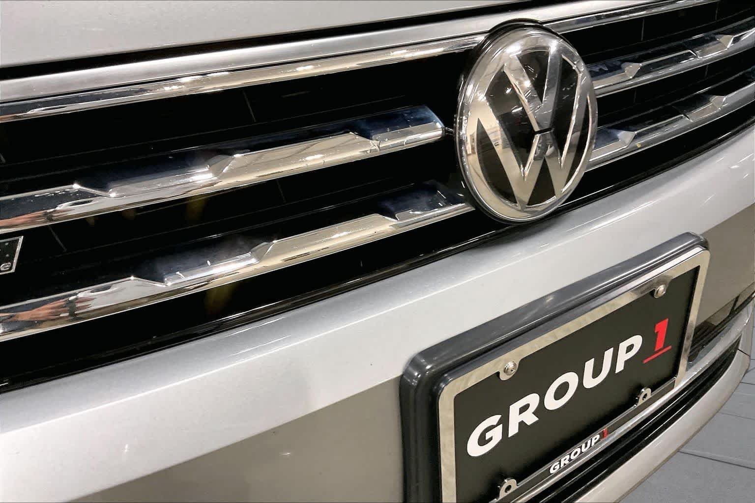 Used 2020 Pyrite Silver Metallic Volkswagen SEL Premium R-Line image 30