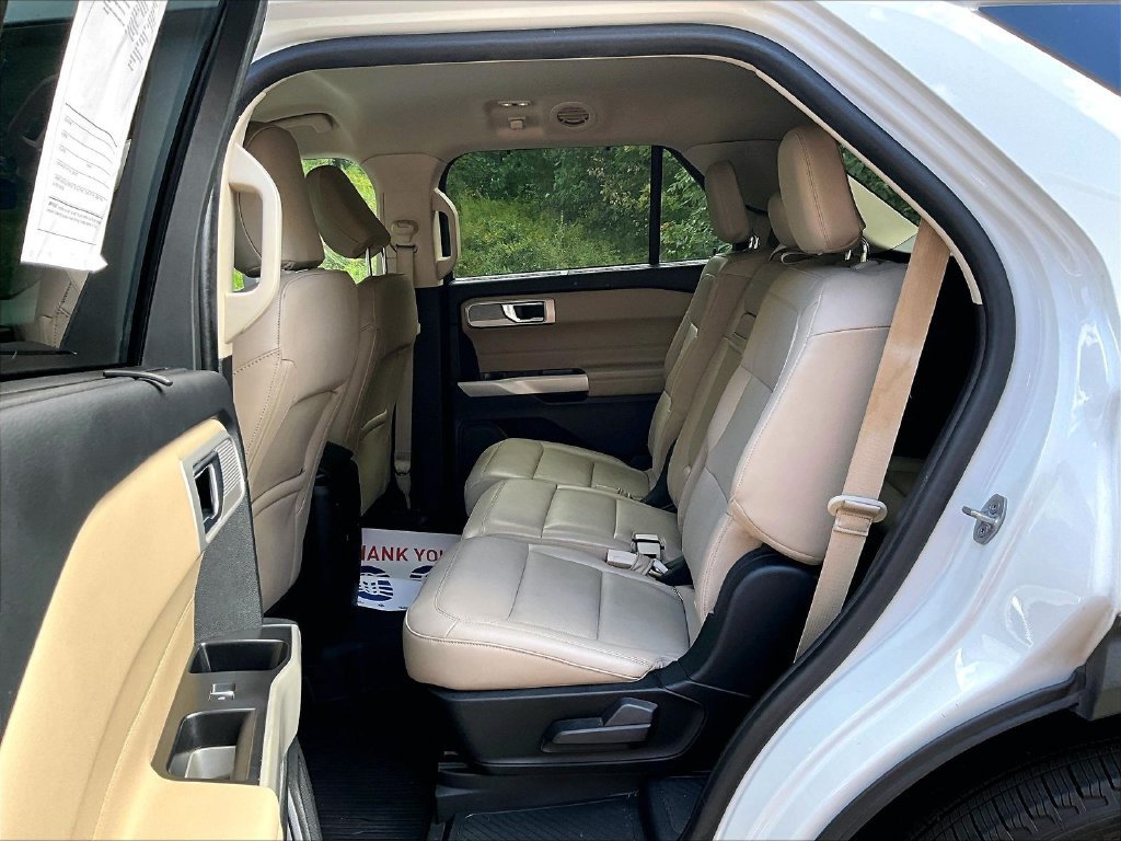 Used 2022 White Ford Limited image 15