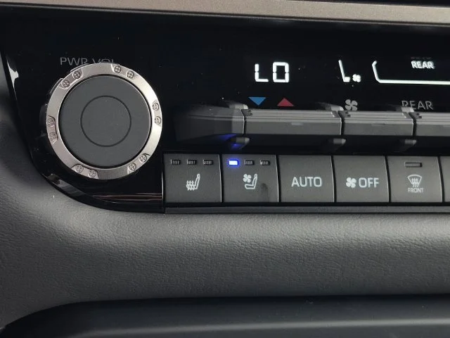 New 2026 Wind Chill Pearl <sup>1</sup> Toyota  Capstone image 31