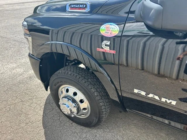 New 2026 Diamond Black Crystal Pearl-Coat Exterior Paint RAM Laramie image 30