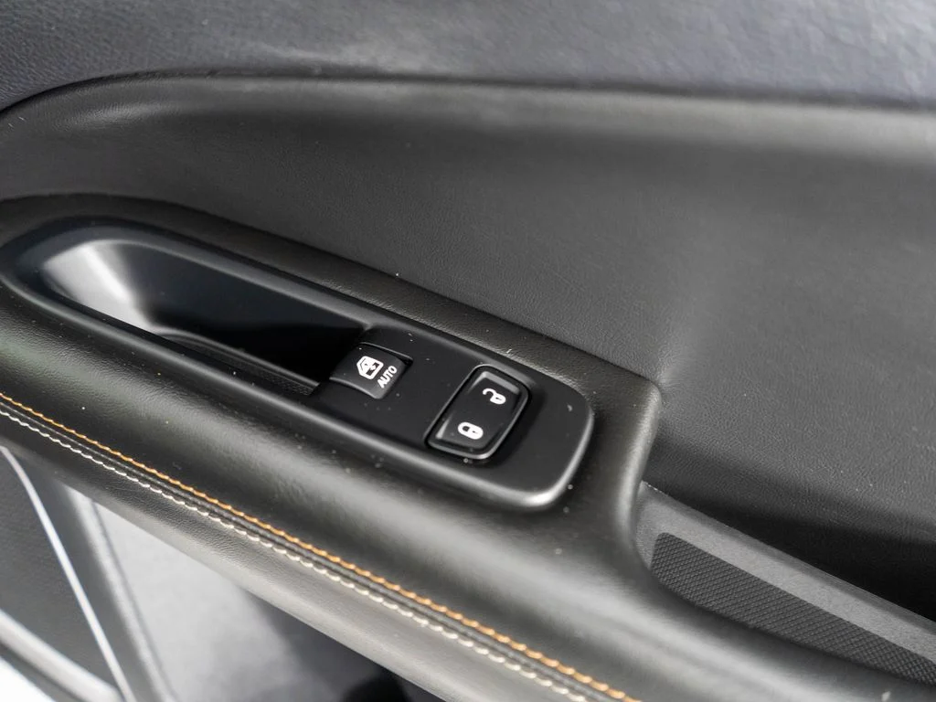 Used 2018 Black Jeep Latitude image 9