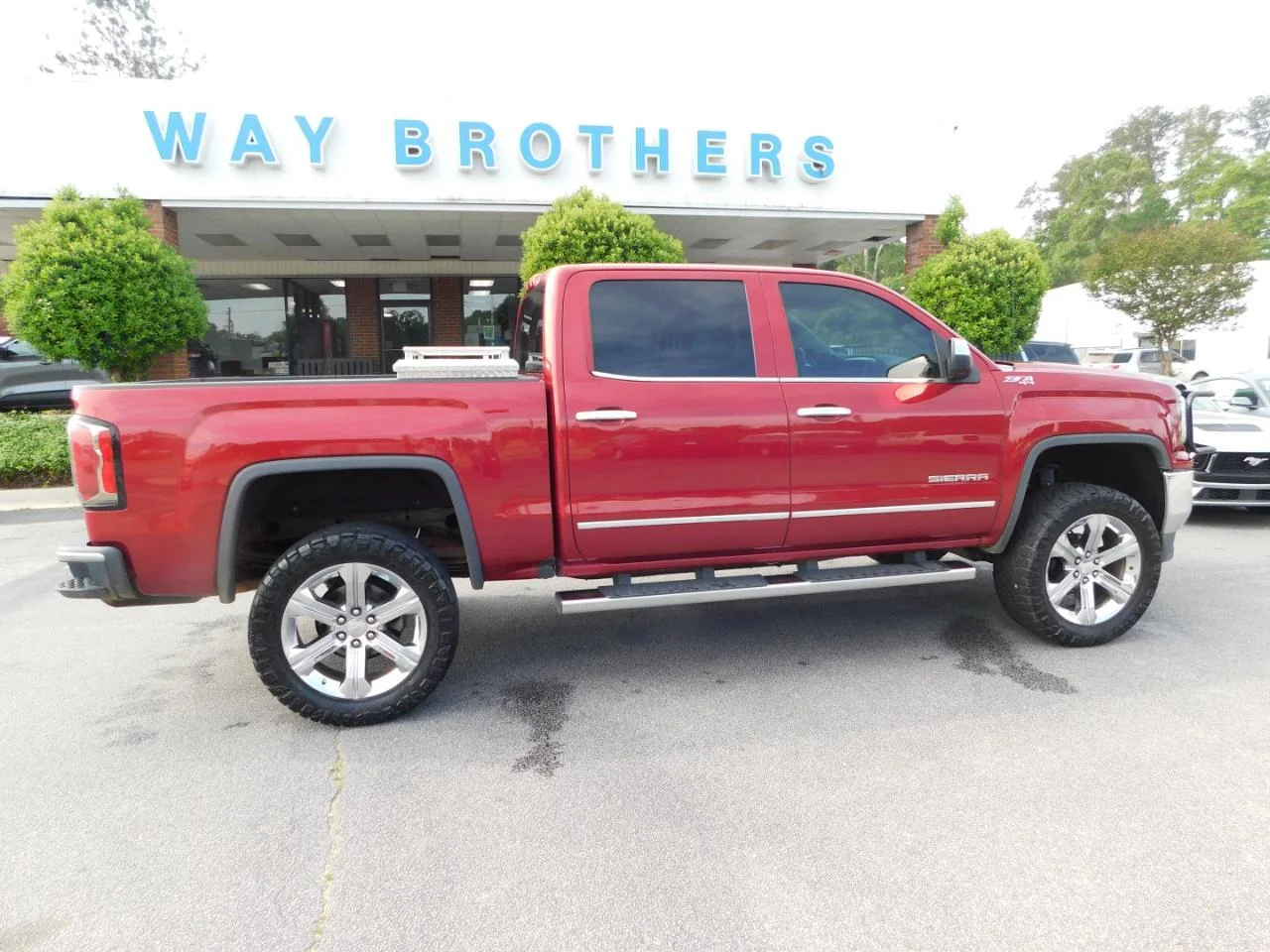 2018 GMC Sierra 4WD Crew Cab Short Box SLT's photo