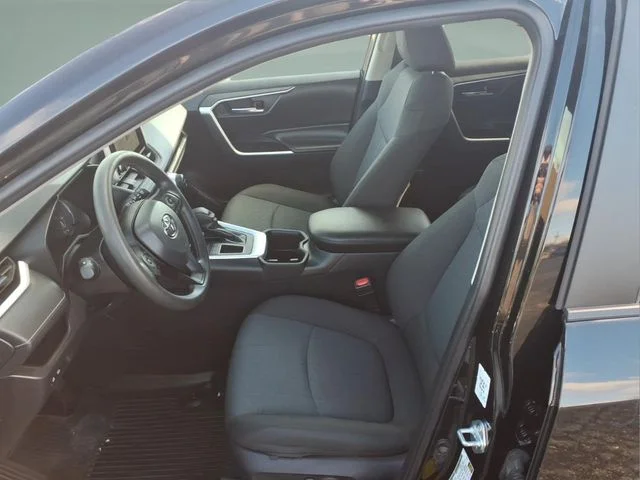 2024 Toyota RAV4 XLE - Photo 26