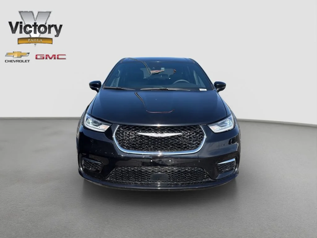 Used 2025 Chrysler Pacifica Select with VIN 2C4RC1BG6SR546762 for sale in Kansas City
