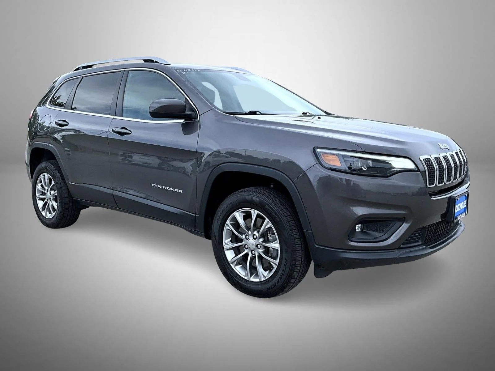 Used 2019 Gray Jeep Latitude Plus image 3