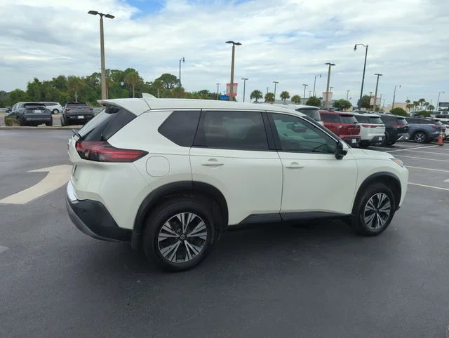 Used 2021 White Nissan SV image 5