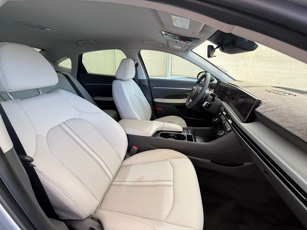Used 2024 Silver Hyundai SEL image 17
