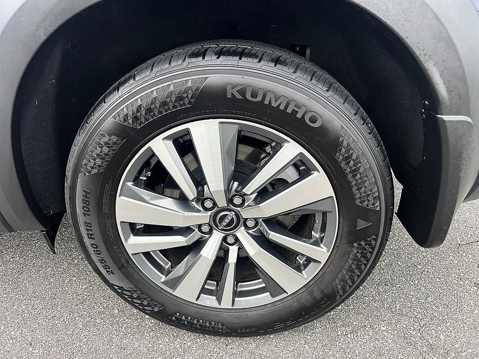 Used 2025 Solid Gray/Super Black Nissan SL image 10
