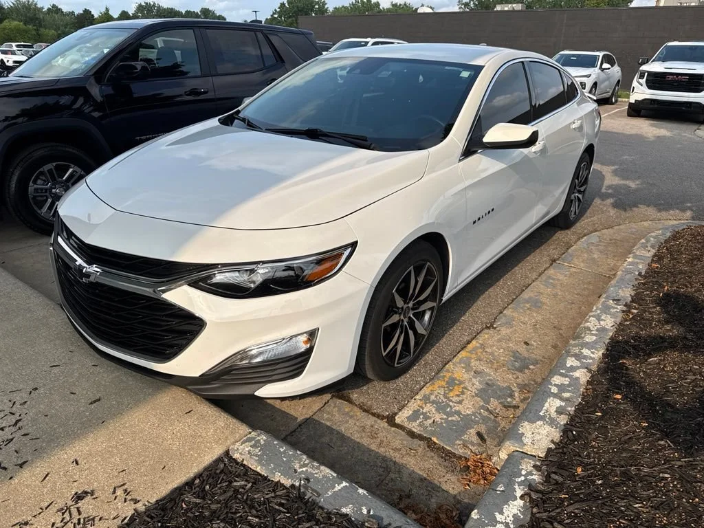 Used 2024 Summit White Chevrolet RS image 3