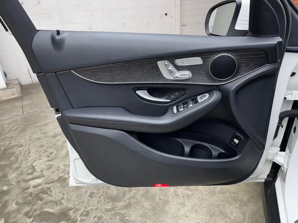 Used 2022 White Mercedes-Benz GLC 300 image 9